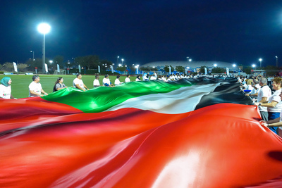 burjeel-holidings-get-guinness-world-record-attempt-carrying-biggest-uae-flag-ePathram