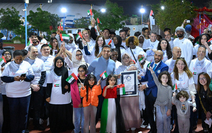 dr-shamsheer-with-burjeel-team-receives-guinness-world-records-ePathram