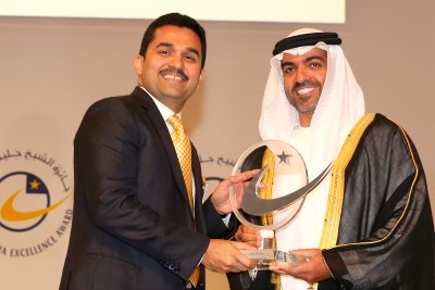 dr.shamseer-receive-sheikh-khalifa-excellence-award-2014-ePathram