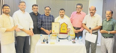 hussain-thattathazhathu-akshara-jalakam-p-n-panikkar-award-presented-to-jaffer-kuttikkodu-ePathram