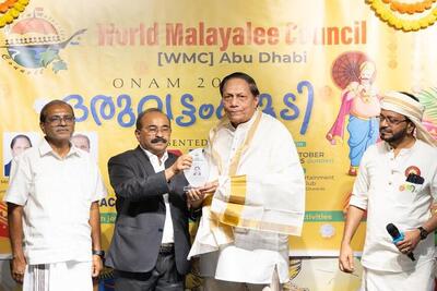 onam-2025-wmc-global-president-john-mathai-felicitate-hakkeem-ePathram