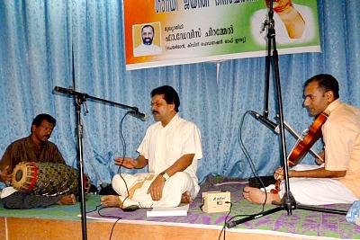 pambadi-rajendran-at-samajam-concert-ePathram