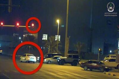 red-signal-crossing-1000-dirhams-and-12-black-points-traffic-fine-ePathram