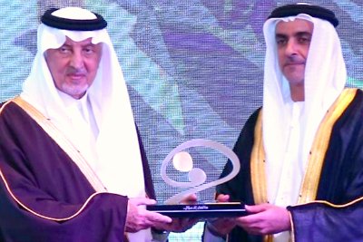 sheikh-saif-bin-zayed-with-lifetime-achievement-award-2015-ePathram
