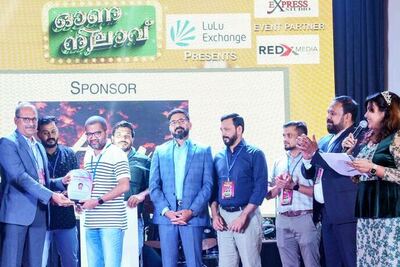 team-abudhabinz-media-award-for-rashid-poomadam-ePathram