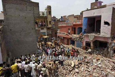 Delhi-building-collapse-epathram