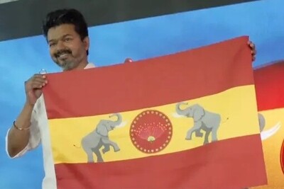 actor-thalapathy-vijay-tamilaga-vettri-kazhagam-tvk-political-party-flag-ePathram