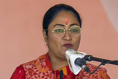 bjp-leader-rekha-gupta-takes-oath-delhi-chief-minister-ePathram