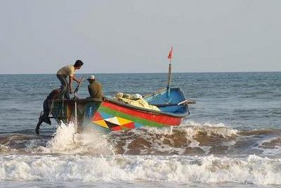 chavakkad-harbour-fishing-boat-ePathram