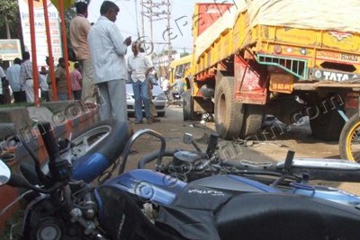 lorry-bike-accident-epathram