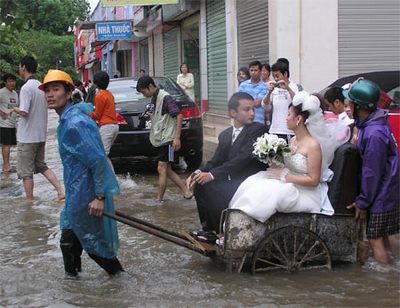 wedding at floodtime-epathram