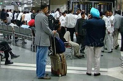 airport-passengers-epathram