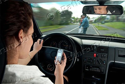 texting-while-driving-epathram