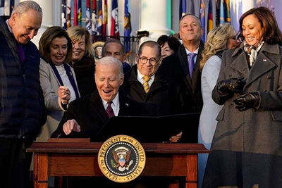 american-president-joe-biden-signs-bill-to-protect-same-sex-and-interracial-marriage-ePathram